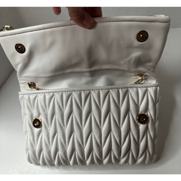 Urban Expressions Ivory Quilted Wristlet - Picture 7 of 13
